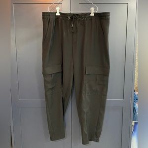 (NWT) Banana Republic Sport cargo pants - size XL